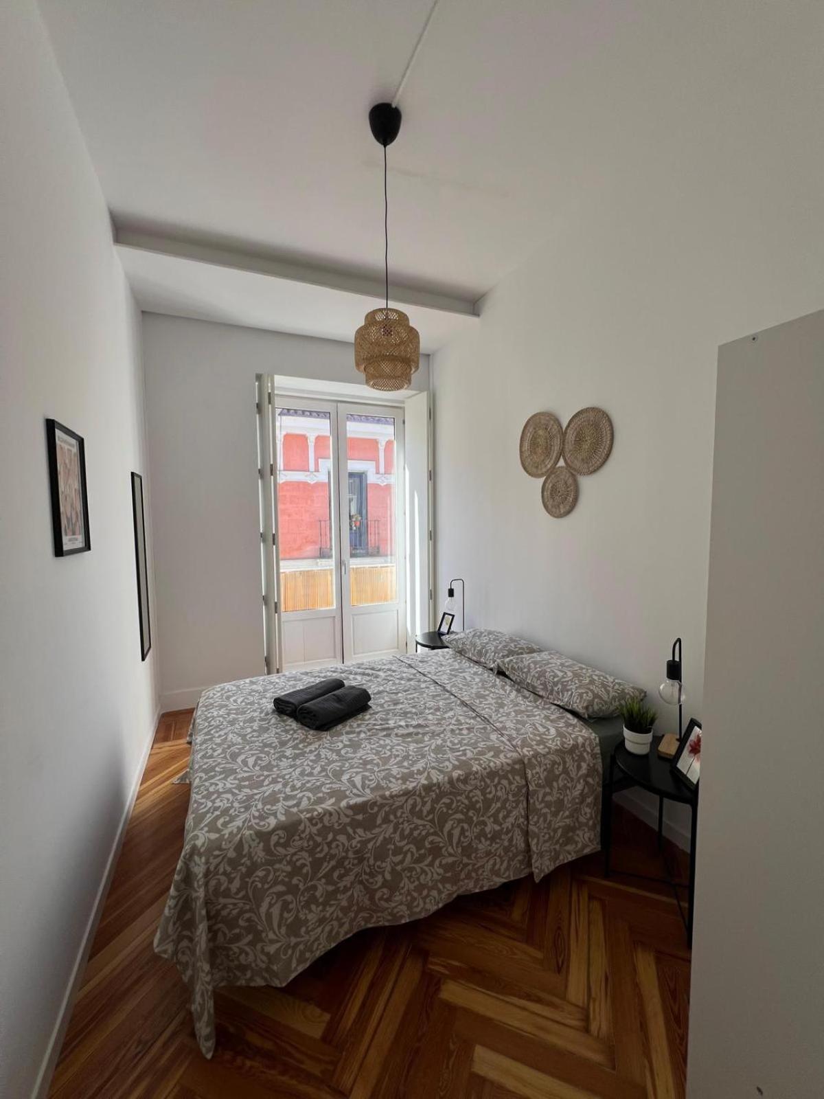 Private Rooms In Magdalena Street 马德里 外观 照片